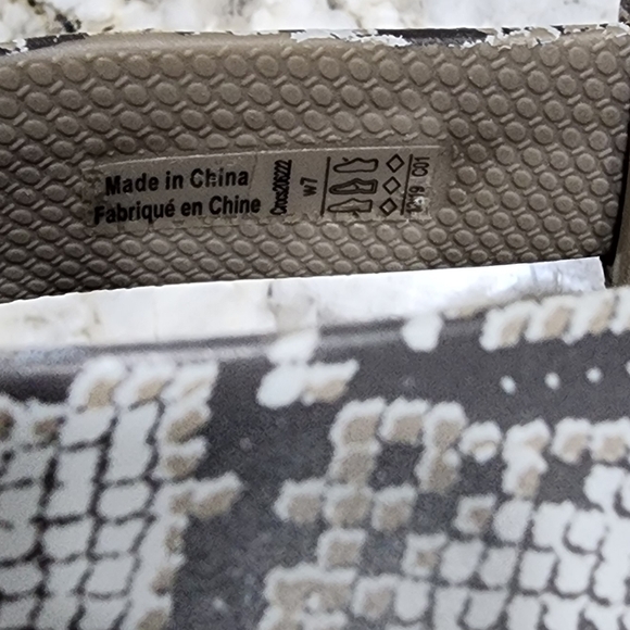 NWOT Brooklyn High Wedge Literide Adjustable Sandle Snake Print W7 Comfort - Picture 9 of 13